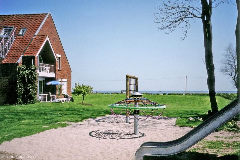 Spielplatz am Haus